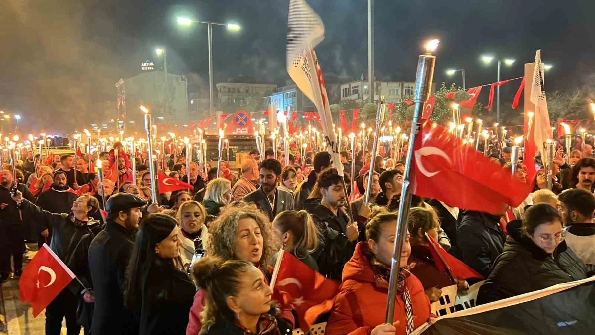 Çanakkale'de Cumhuriyet Bayramı fener alayıyla kutlandı