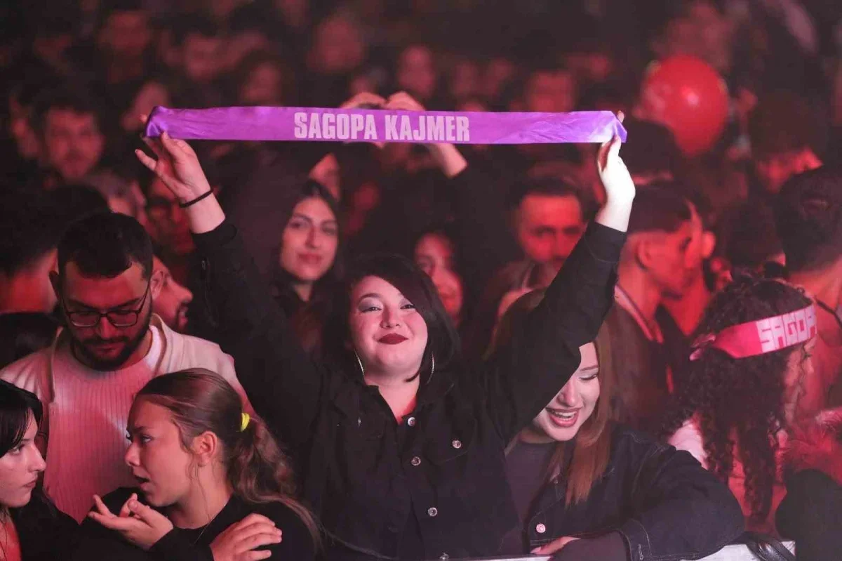 Sagopa Kajmer Kocaeli'de yağmur altında sahne aldı