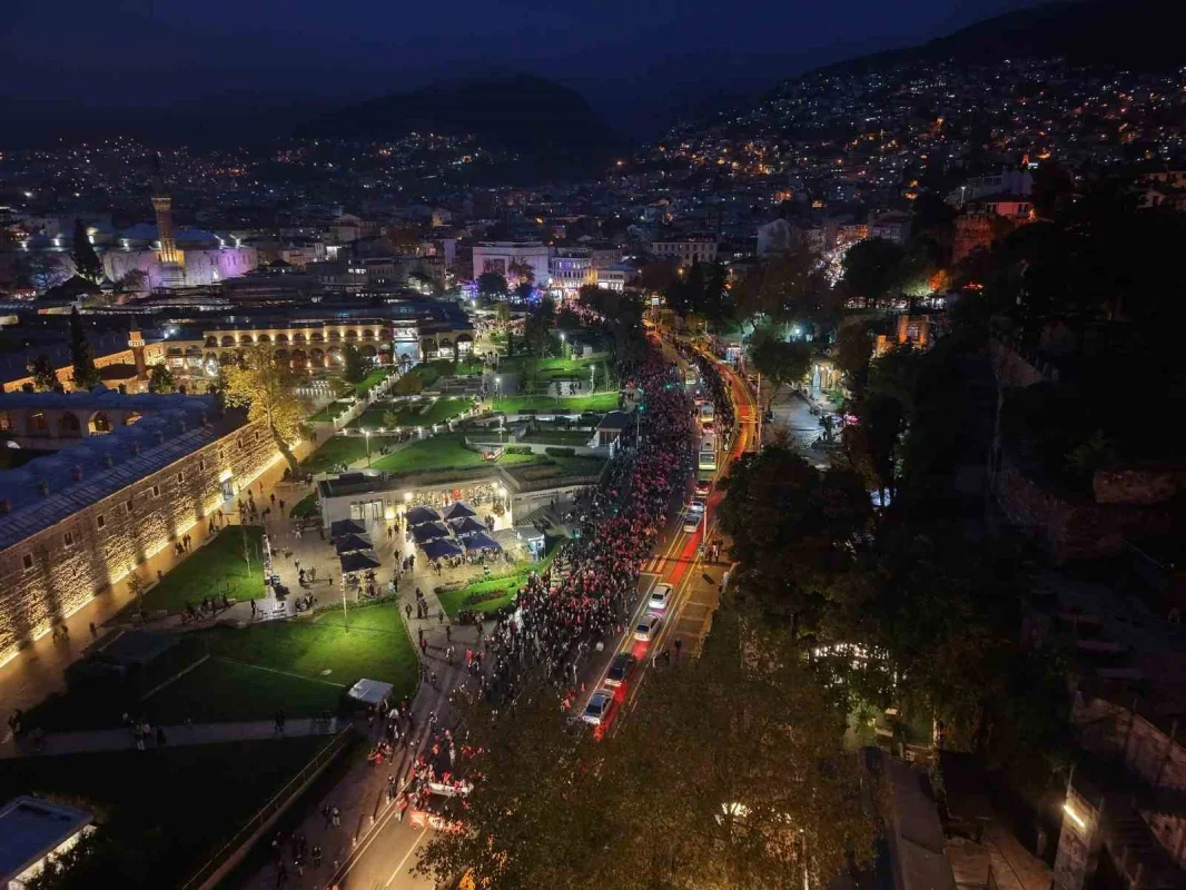 Bursa'da Cumhuriyet yürüyüşü ve Berkay konseri