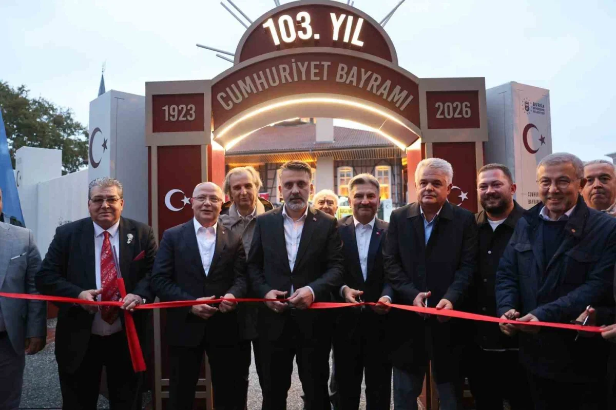 Bursa'da Cumhuriyet yürüyüşü ve Berkay konseri