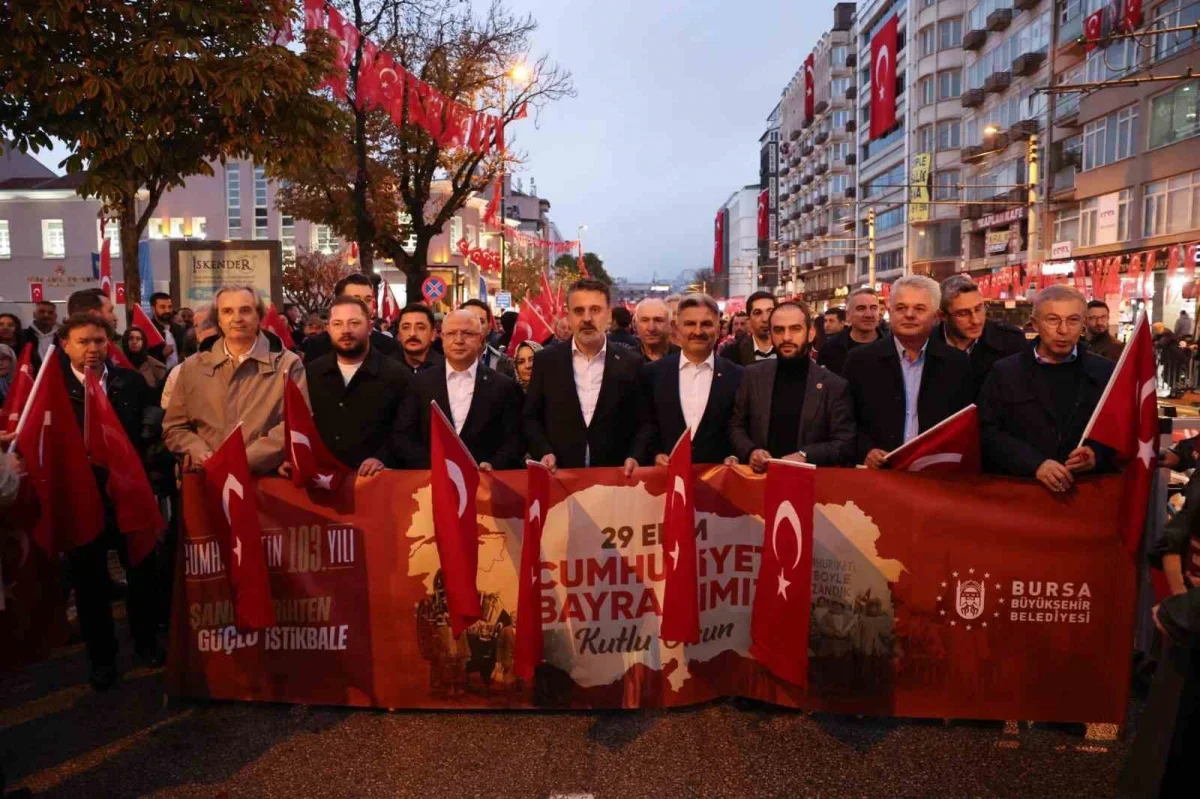 Bursa'da Cumhuriyet yürüyüşü ve Berkay konseri