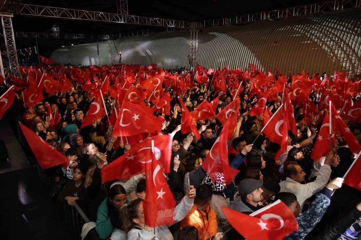 Kağıthane'de Cumhuriyet Bayramı Resul Dindar'la kutlandı