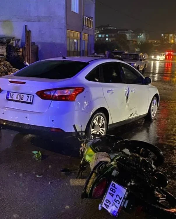 İnegöl'de otomobil motosikletle çarpıştı: 2 kardeş yaralı