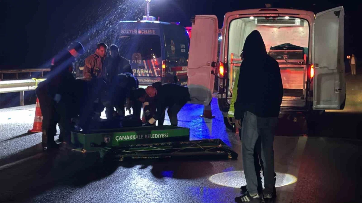 Çanakkale'de otomobil ikiye bölündü: 2 kişi öldü