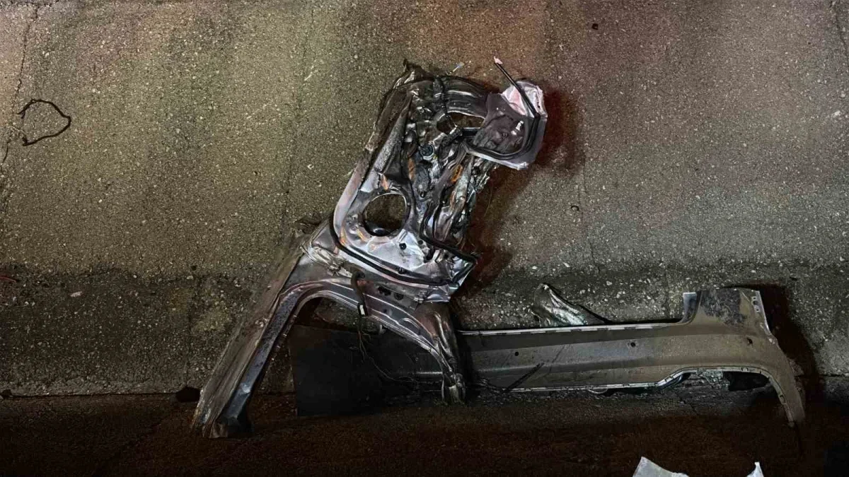 Çanakkale'de otomobil ikiye bölündü: 2 kişi öldü
