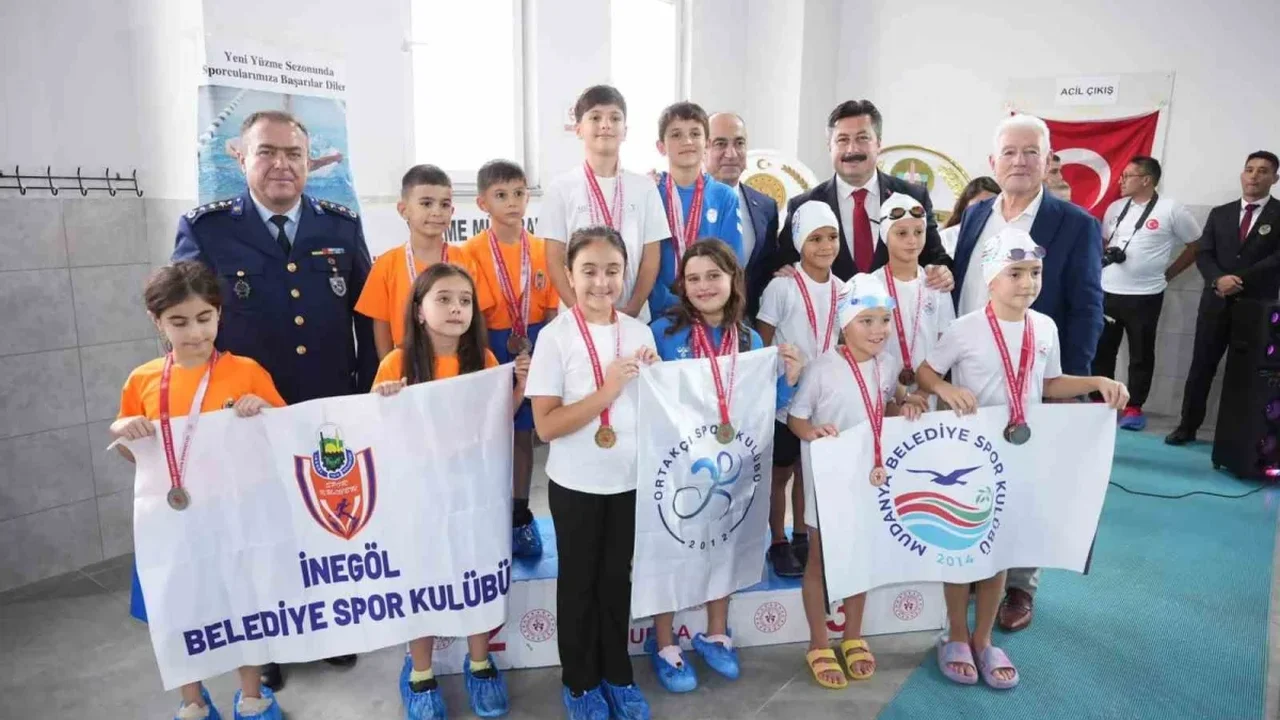 Cumhuriyet Kupası yüzme yarışları Yenişehir'de yapıldı