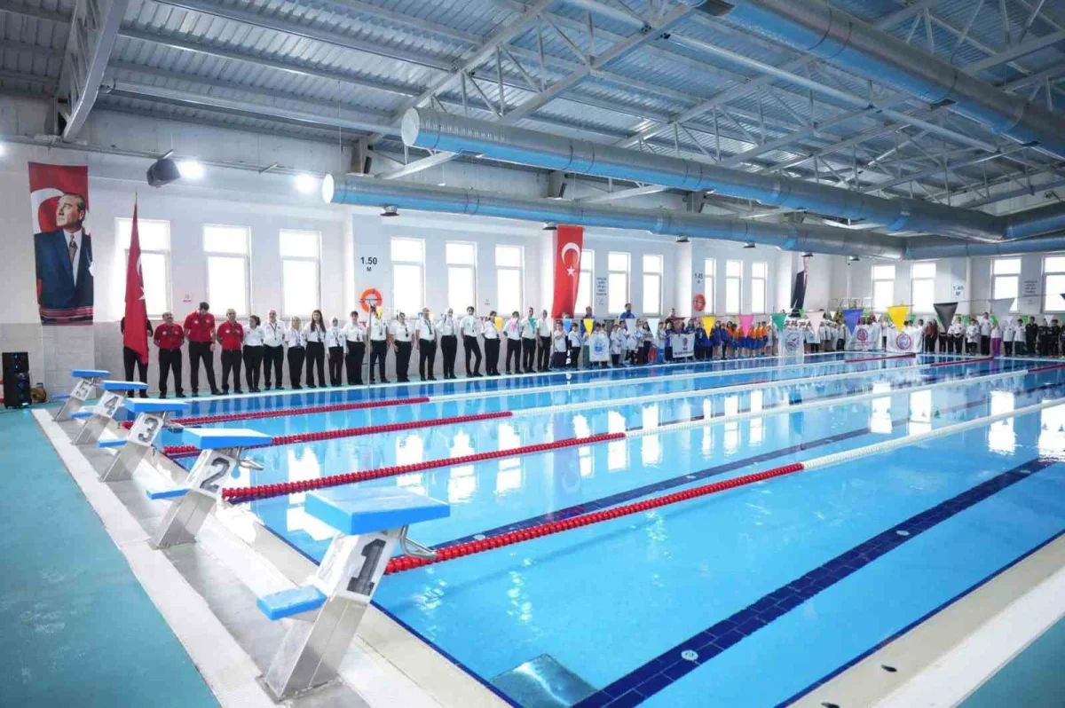 Cumhuriyet Kupası yüzme yarışları Yenişehir'de yapıldı