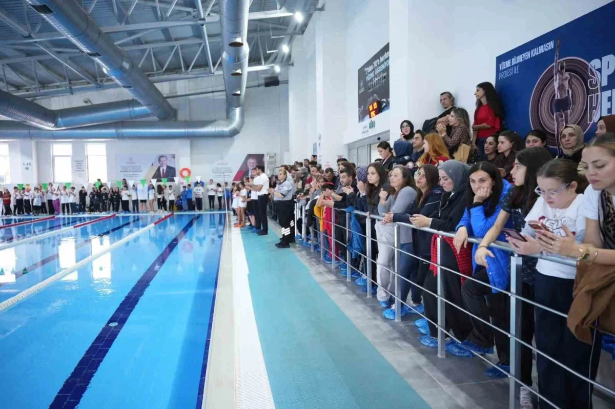 Cumhuriyet Kupası yüzme yarışları Yenişehir'de yapıldı