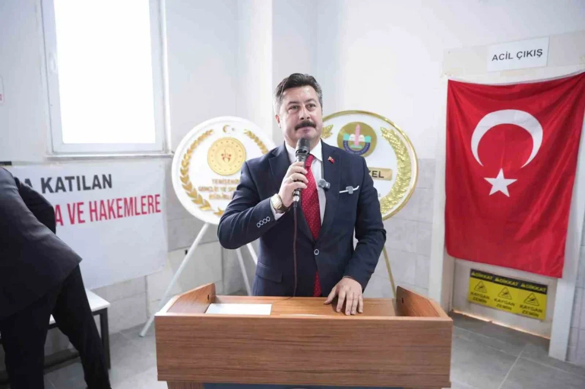 Cumhuriyet Kupası yüzme yarışları Yenişehir'de yapıldı