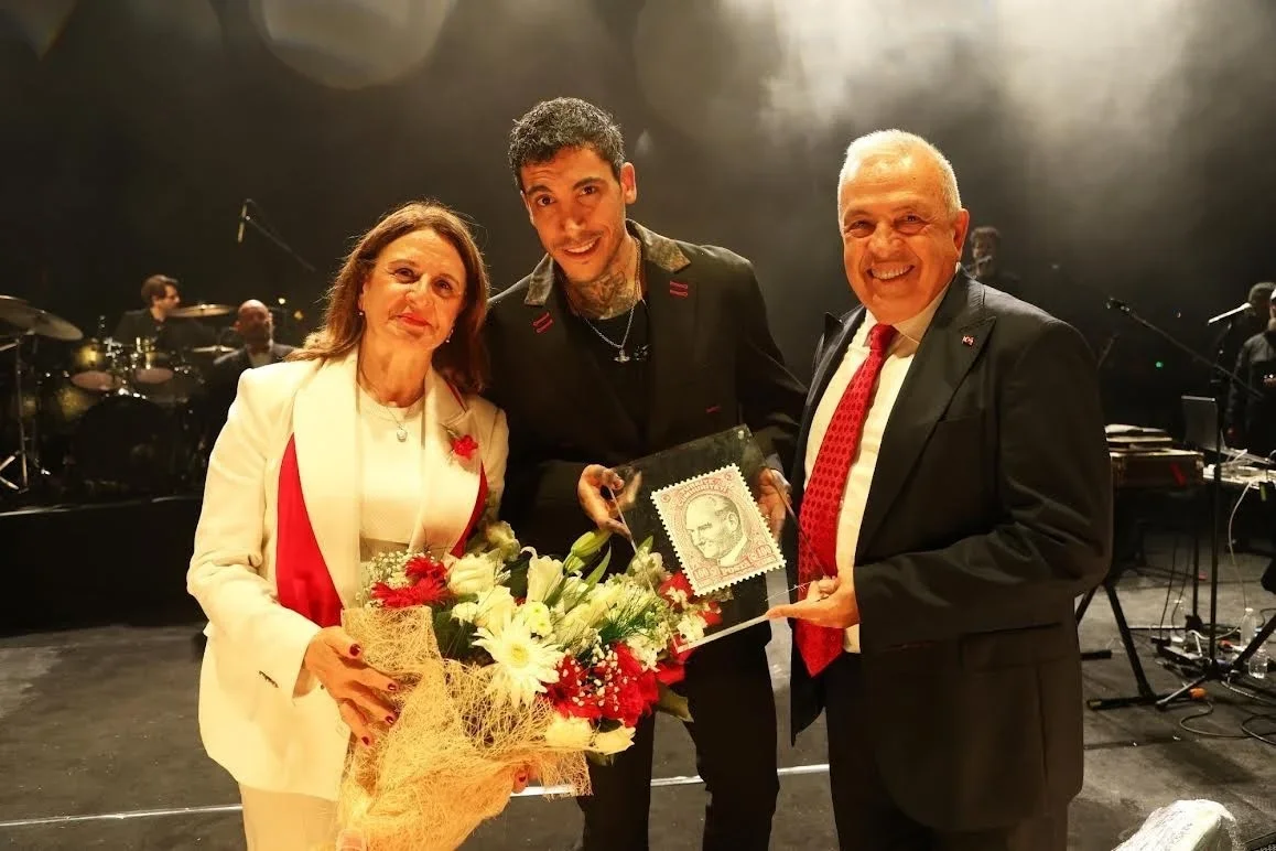 Nilüfer'de Cumhuriyet yürüyüşü ve Can Bonomo konseri