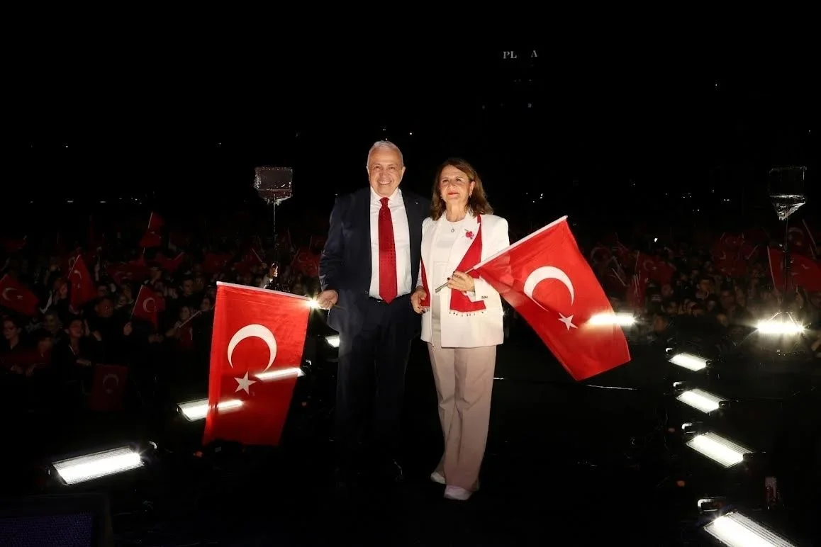 Nilüfer'de Cumhuriyet yürüyüşü ve Can Bonomo konseri