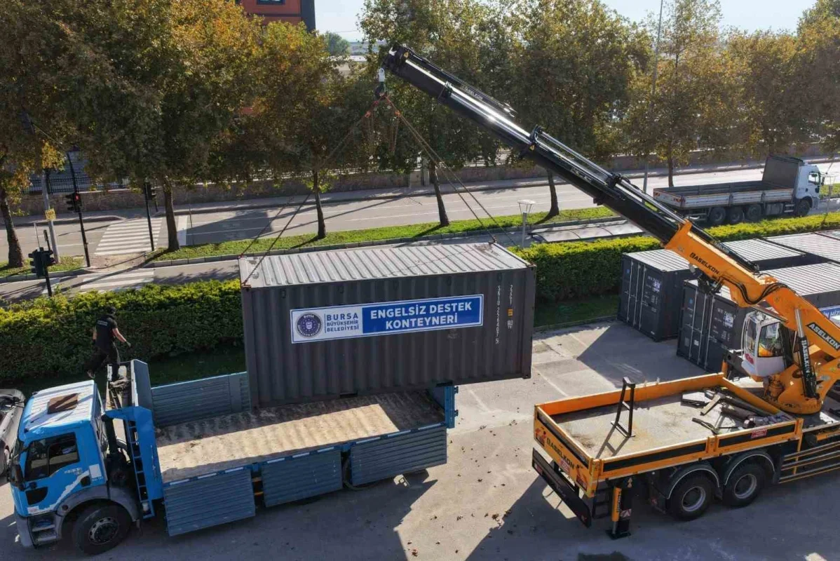 Bursa'da afetlere hazırlık için konteynerler hazır