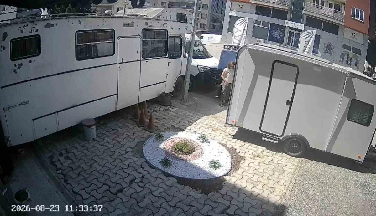 Bursa'da güzellik salonu önünde karavanlı engel iddiası