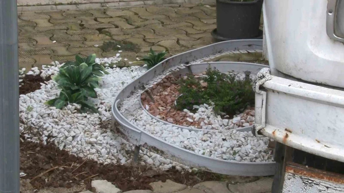 Bursa'da güzellik salonu önünde karavanlı engel iddiası