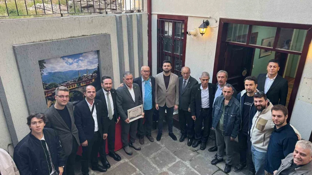 Bursaspor yönetimi Ankara-Bursa Derneğiyle buluştu