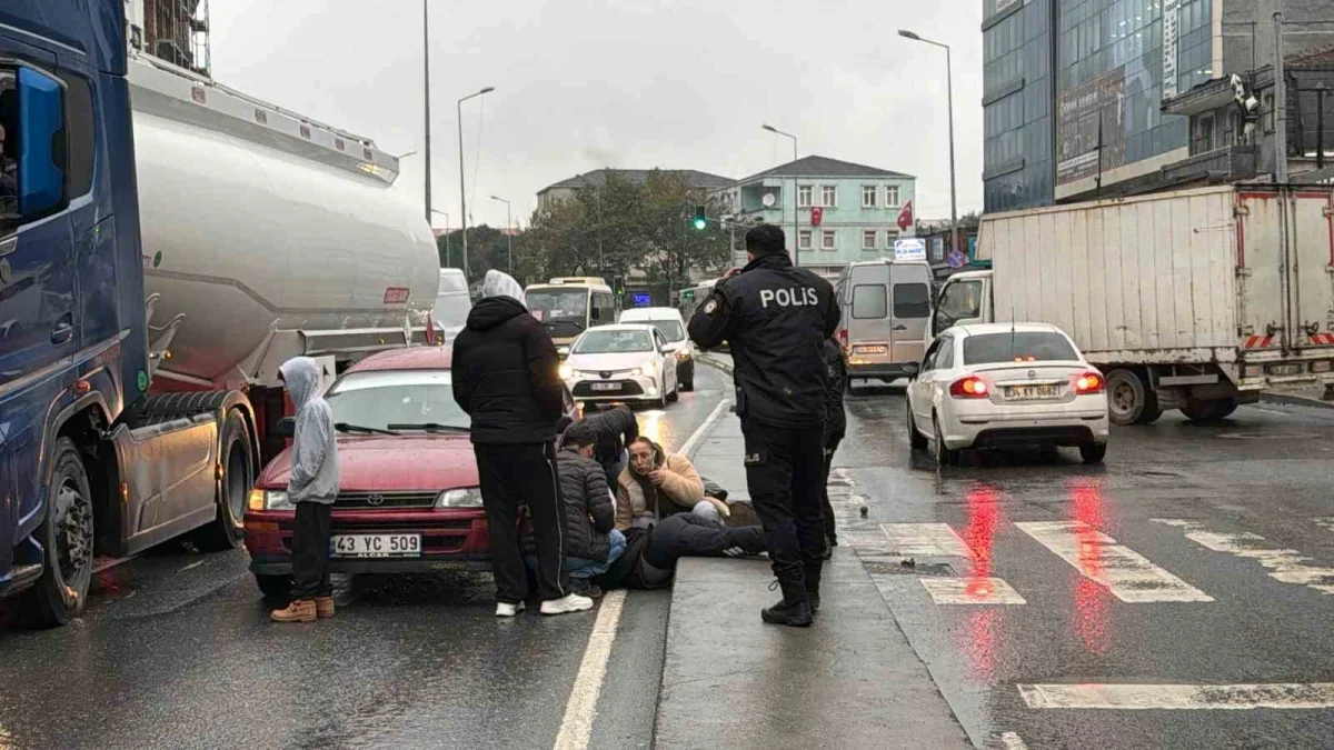 Sultangazi'de yaya geçidinde kadına otomobil çarptı