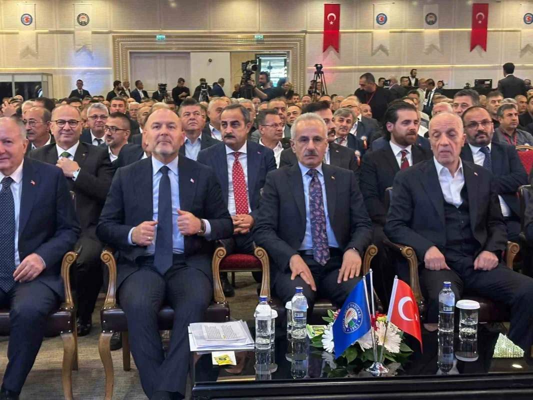 Uraloğlu: Sendikalar demokrasinin vazgeçilmezidir