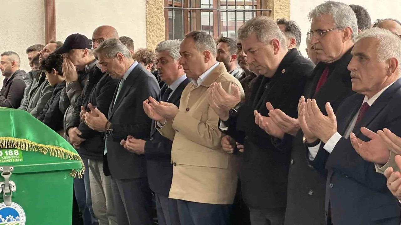 Gazeteci Fatih Eray Tuna ve eşi Sakarya'da uğurlandı