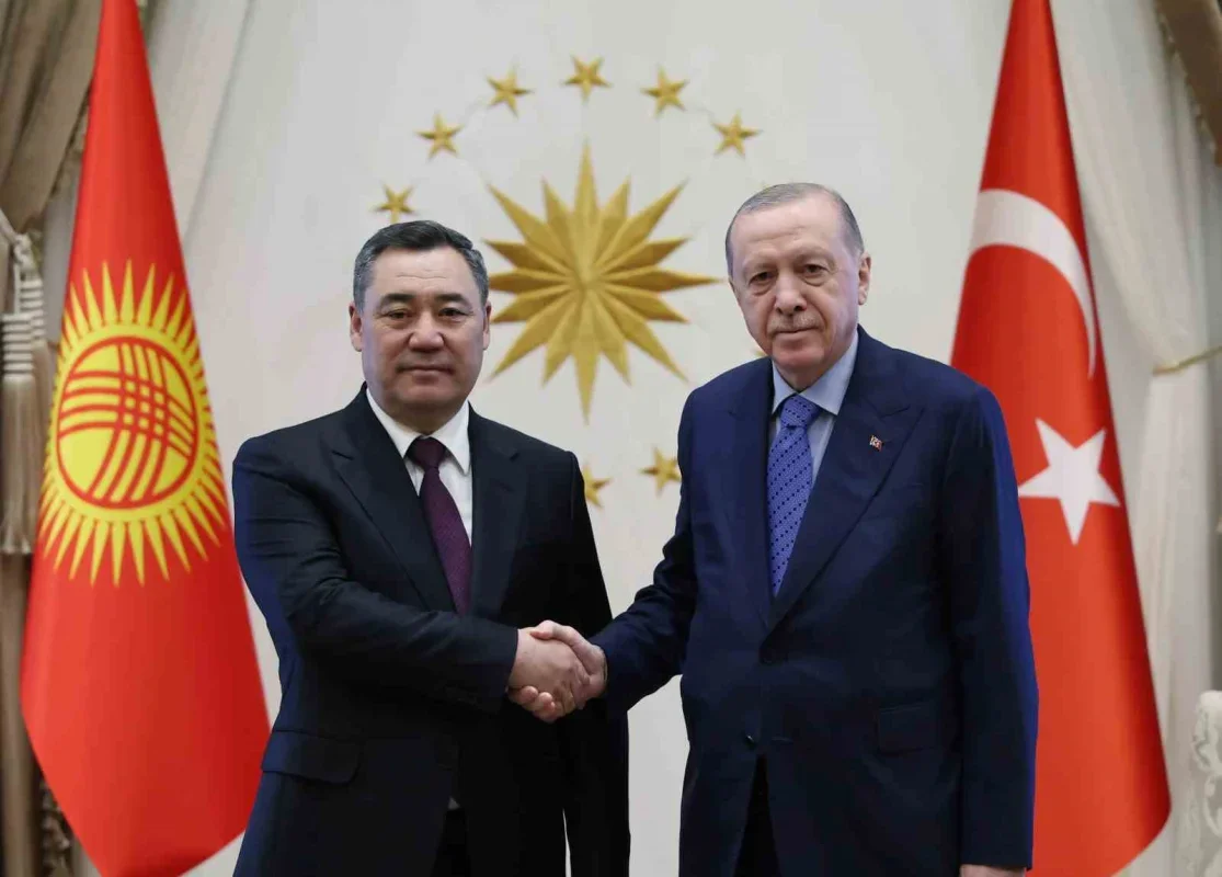 Erdoğan, Kırgızistan Cumhurbaşkanı Caparov'la görüştü