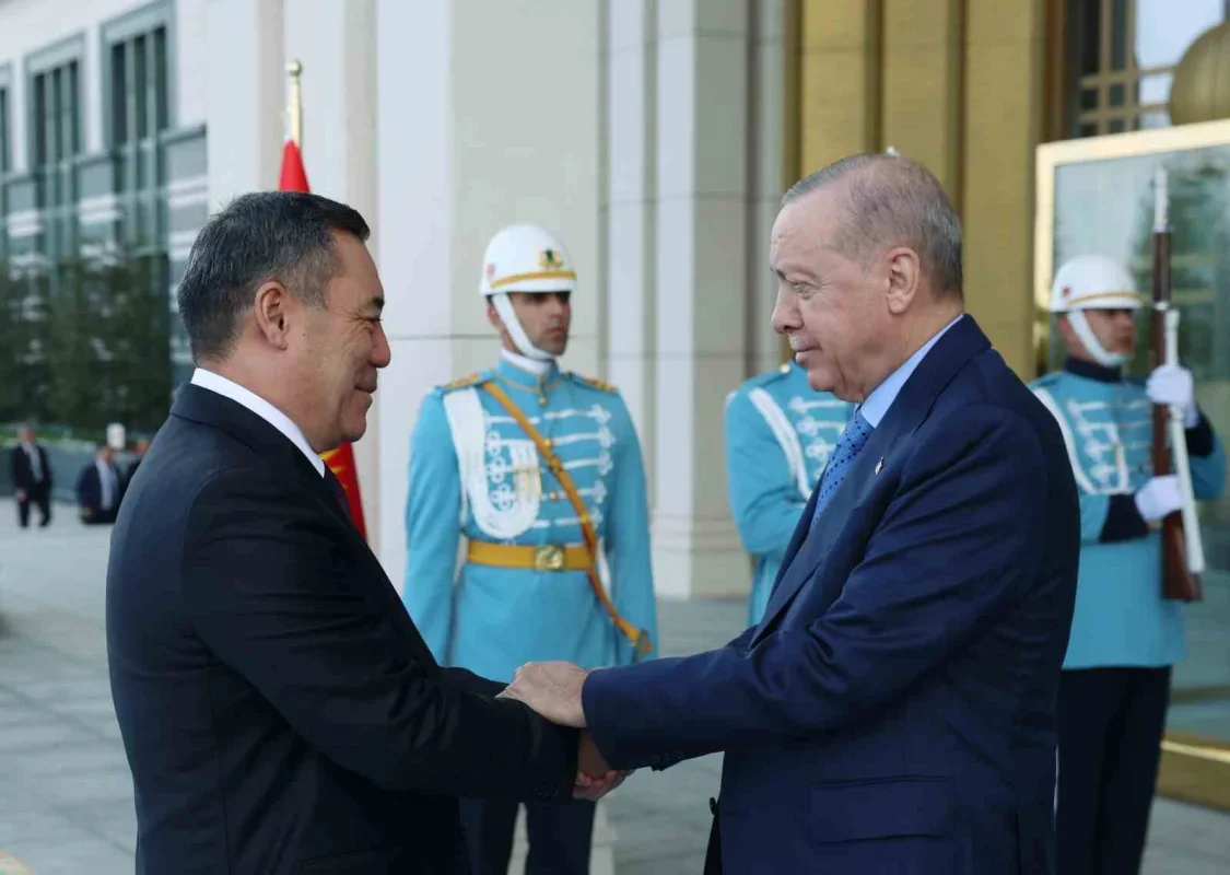 Erdoğan, Kırgızistan Cumhurbaşkanı Caparov'la görüştü
