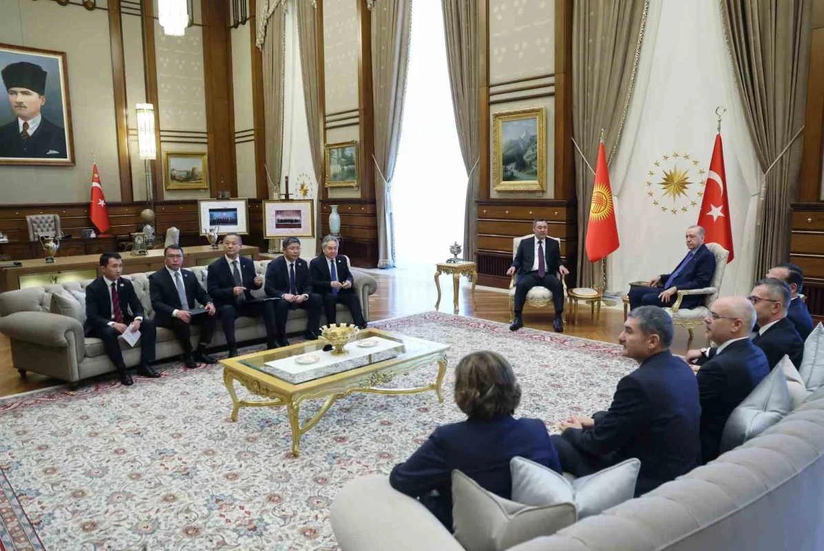 Erdoğan, Kırgızistan Cumhurbaşkanı Caparov'la görüştü