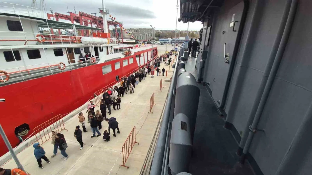 TCG Işın, Cumhuriyet Bayramı'nda ziyaret edildi