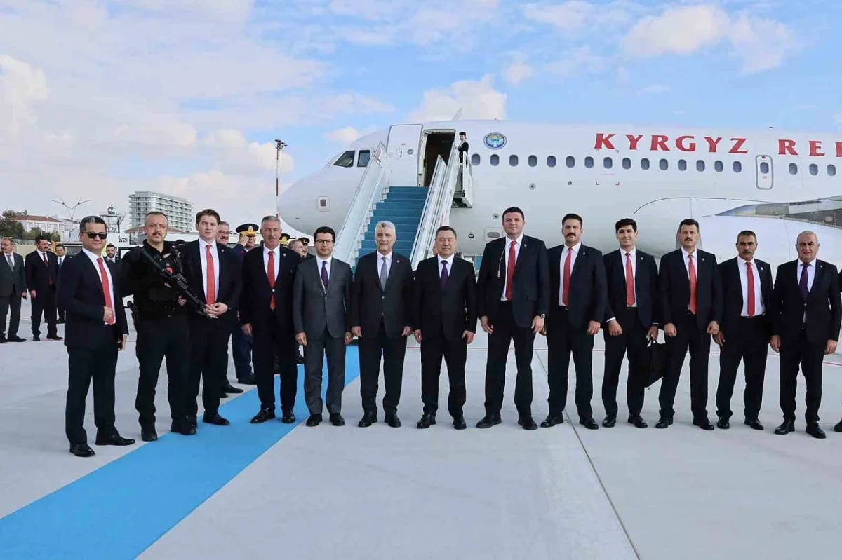 Bakan Bolat, Tokayev ve Caparov'u Ankara'da uğurladı