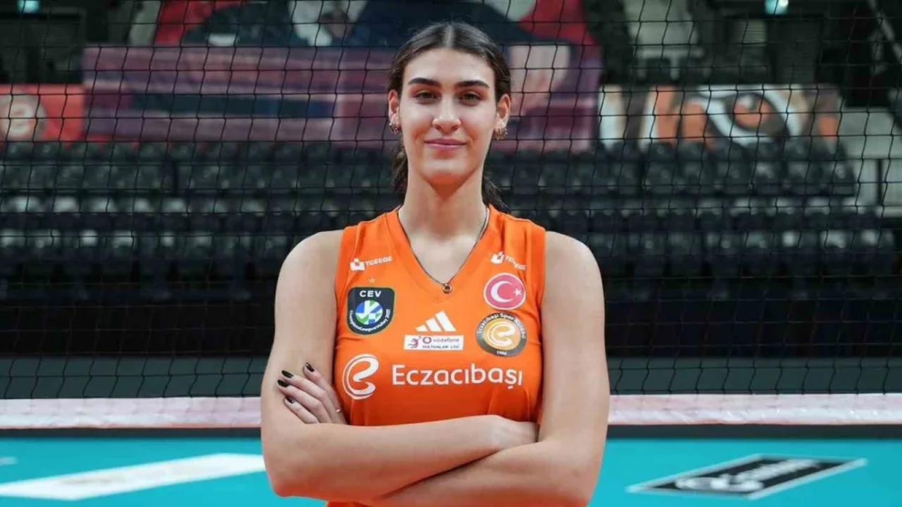 Karmen Aksoy, Eczacıbaşı Peron İstanbul'a katıldı