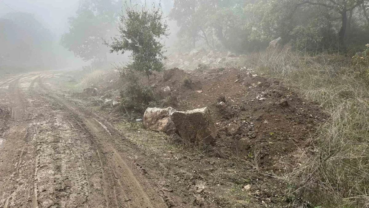 Sakarya'da altyapı kazısında antik yazıtlı taş bulundu