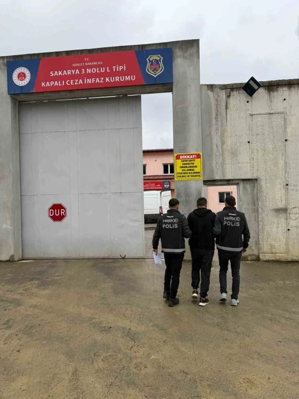 Sakarya'da 24 yıl 10 ay cezası bulunan firari yakalandı