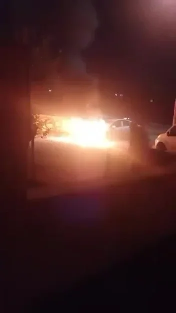 Körfez'de yanan otomobilde maddi hasar oluştu