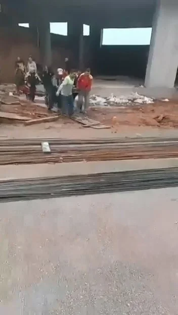 Bursa Kestel'de inşaatın ikinci katından işçi düştü