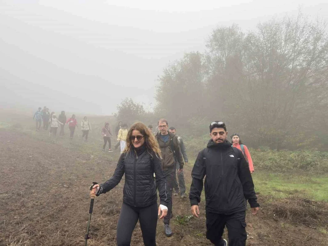 Mysia Yolları'nda 8 kilometrelik Cumhuriyet yürüyüşü