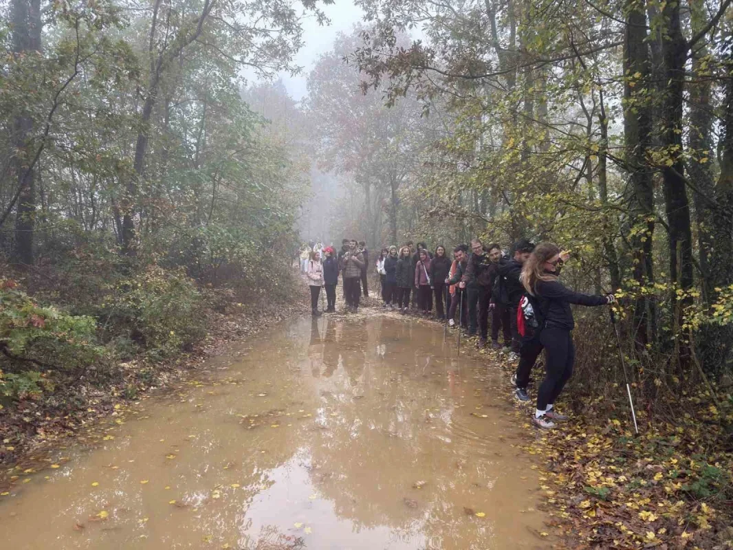 Mysia Yolları'nda 8 kilometrelik Cumhuriyet yürüyüşü