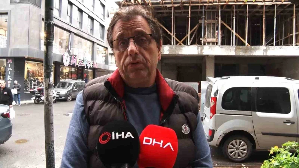Zeytinburnu'nda esnaf şüpheliyi vurdu: Kovalamaca kamerada