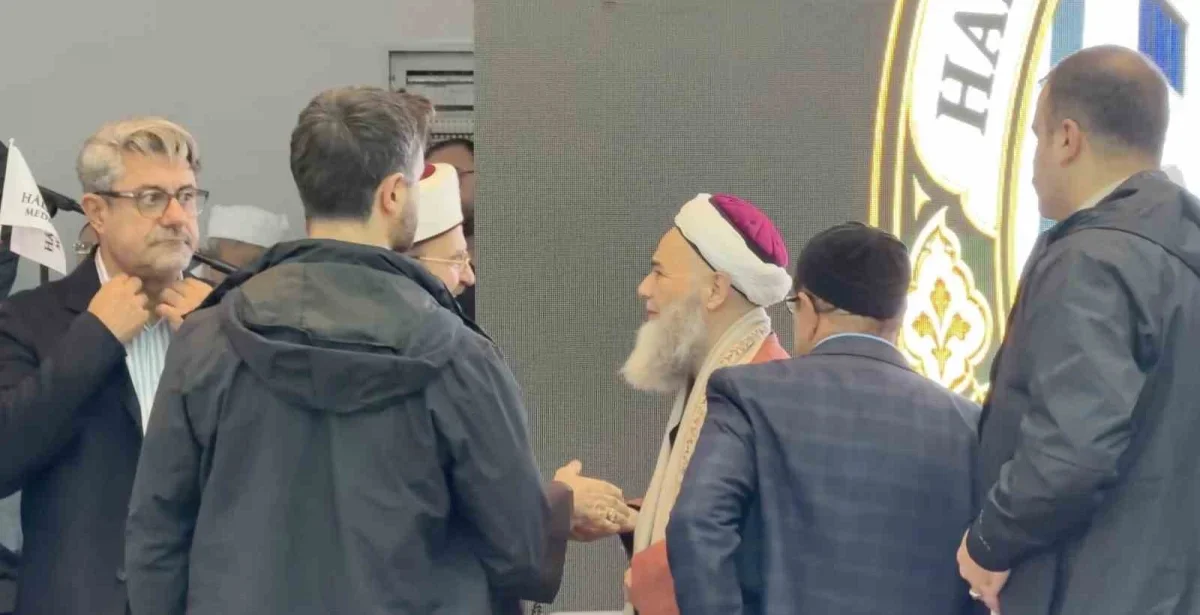 Arnavutköy'de 49 hafız Halidiye Medresesi'nde icazet aldı
