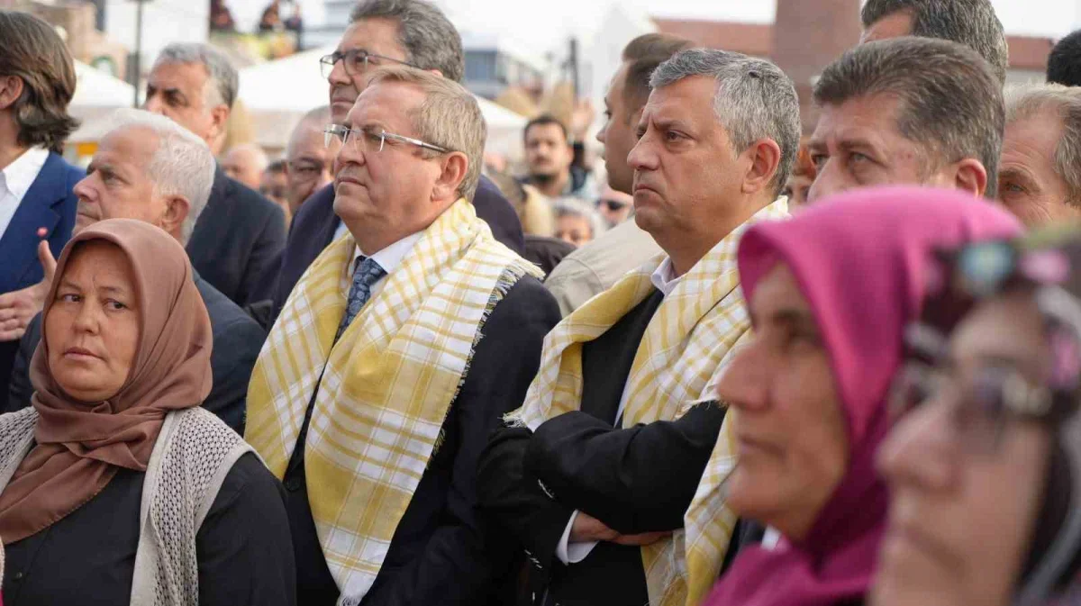 Özgür Özel, Edremit Körfezi'nde 4 ilçede zeytin mesaisi