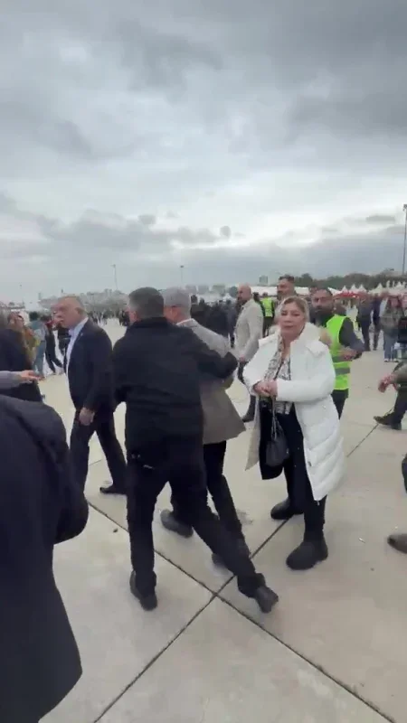 Maltepe'de Sivas Kültür Günleri'nde sözlü kavga
