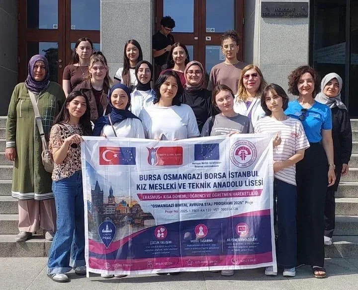 Bursa'dan Prag'a 13 öğrenciyle Erasmus+ stajı