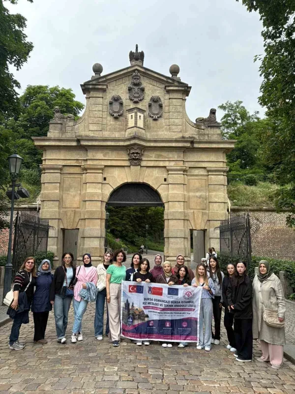 Bursa'dan Prag'a 13 öğrenciyle Erasmus+ stajı