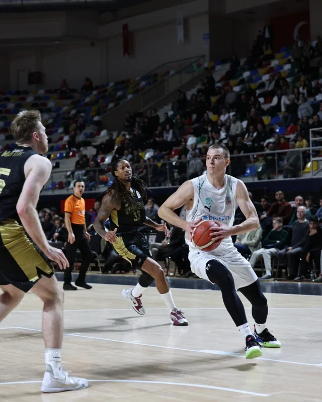 Trabzonspor, Körfez Basket'i deplasmanda 94-86 yendi