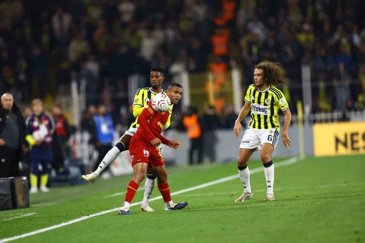 Fenerbahçe, Göztepe karşısında ilk yarıyı önde kapattı