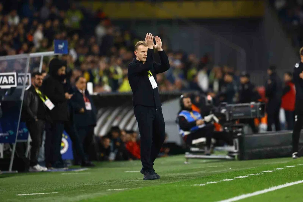 Fenerbahçe, Göztepe karşısında ilk yarıyı önde kapattı