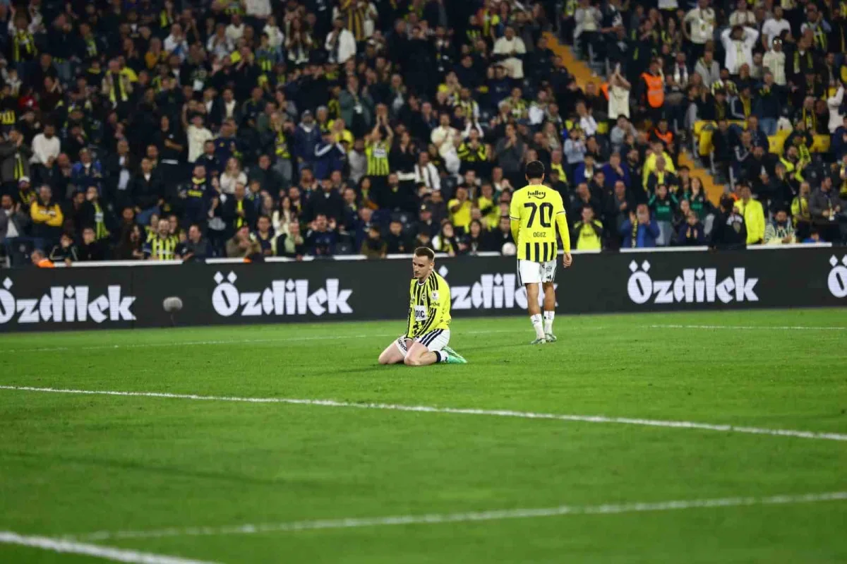 Fenerbahçe, sahasında Göztepe karşısında kaybetti