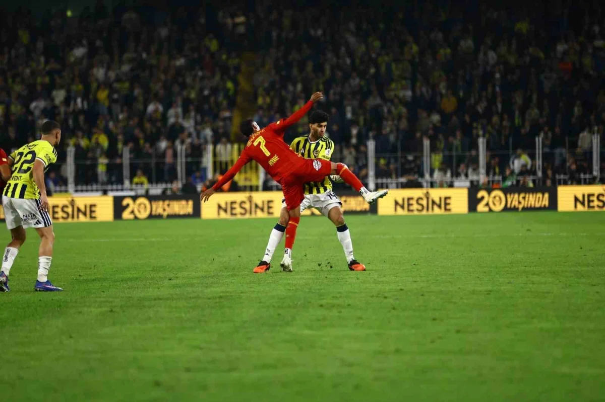 Fenerbahçe, sahasında Göztepe karşısında kaybetti
