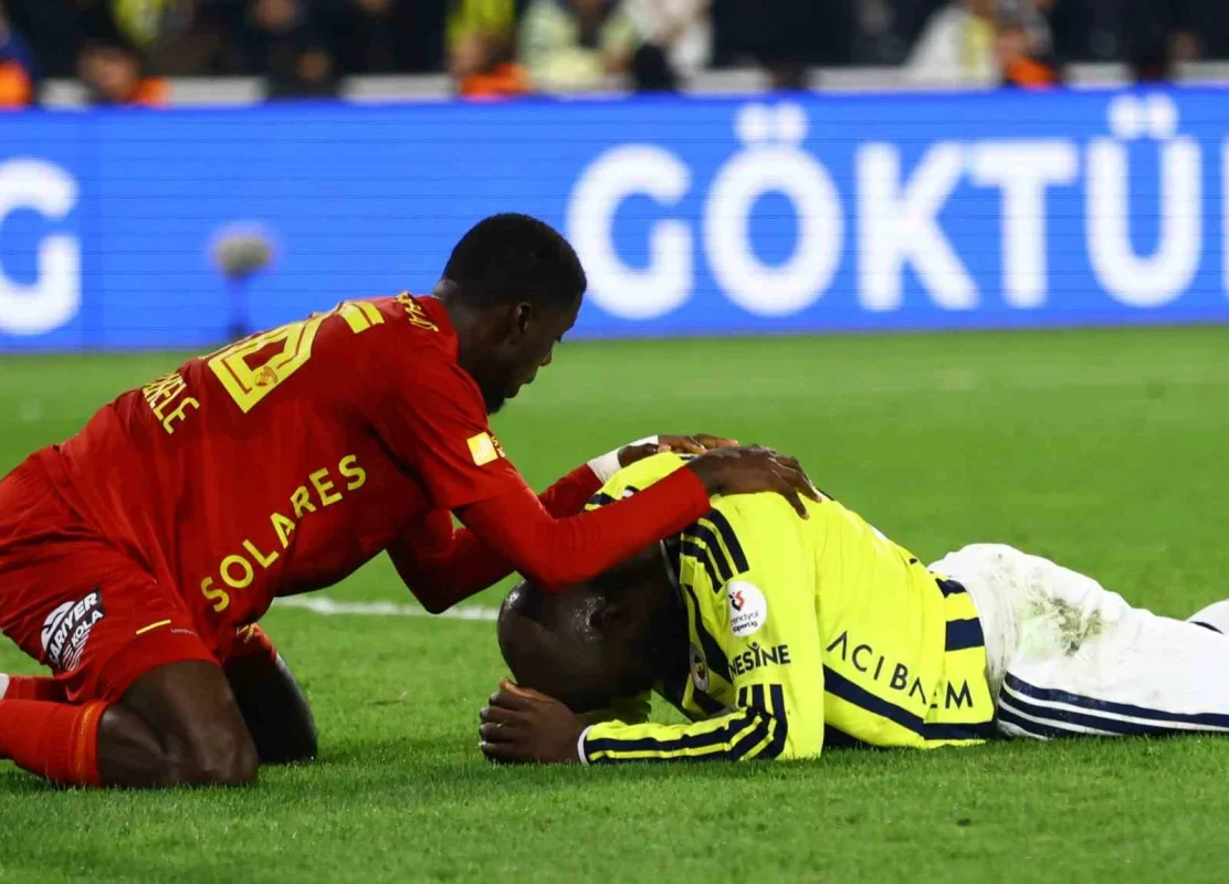 Fenerbahçe, sahasında Göztepe karşısında kaybetti