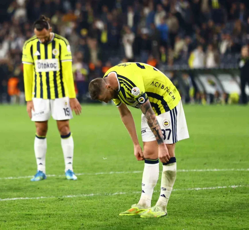 Fenerbahçe, sahasında Göztepe karşısında kaybetti