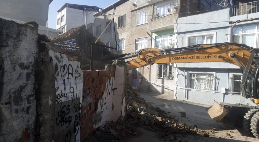 Osmangazi'de metruk bina temizliği