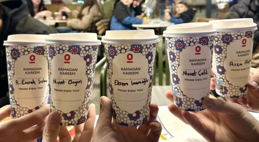 EspressoLab'a Gelen Gençlerden Ekrem İmamoğlu paylaşımı