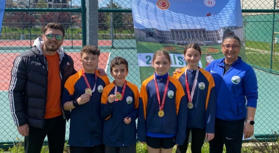 Osmangazi'nin Genç Raketleri Kortta Yıldızlaştı